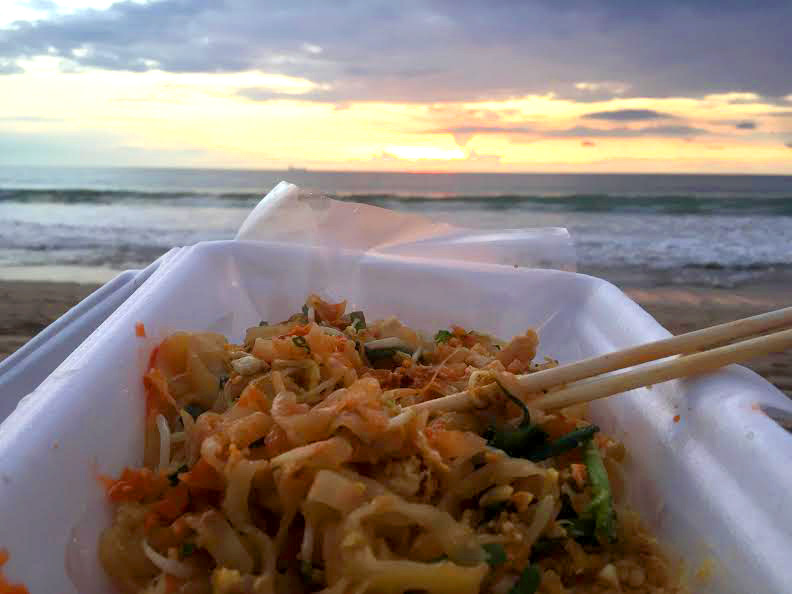 Thailand Street Food pad thai beach